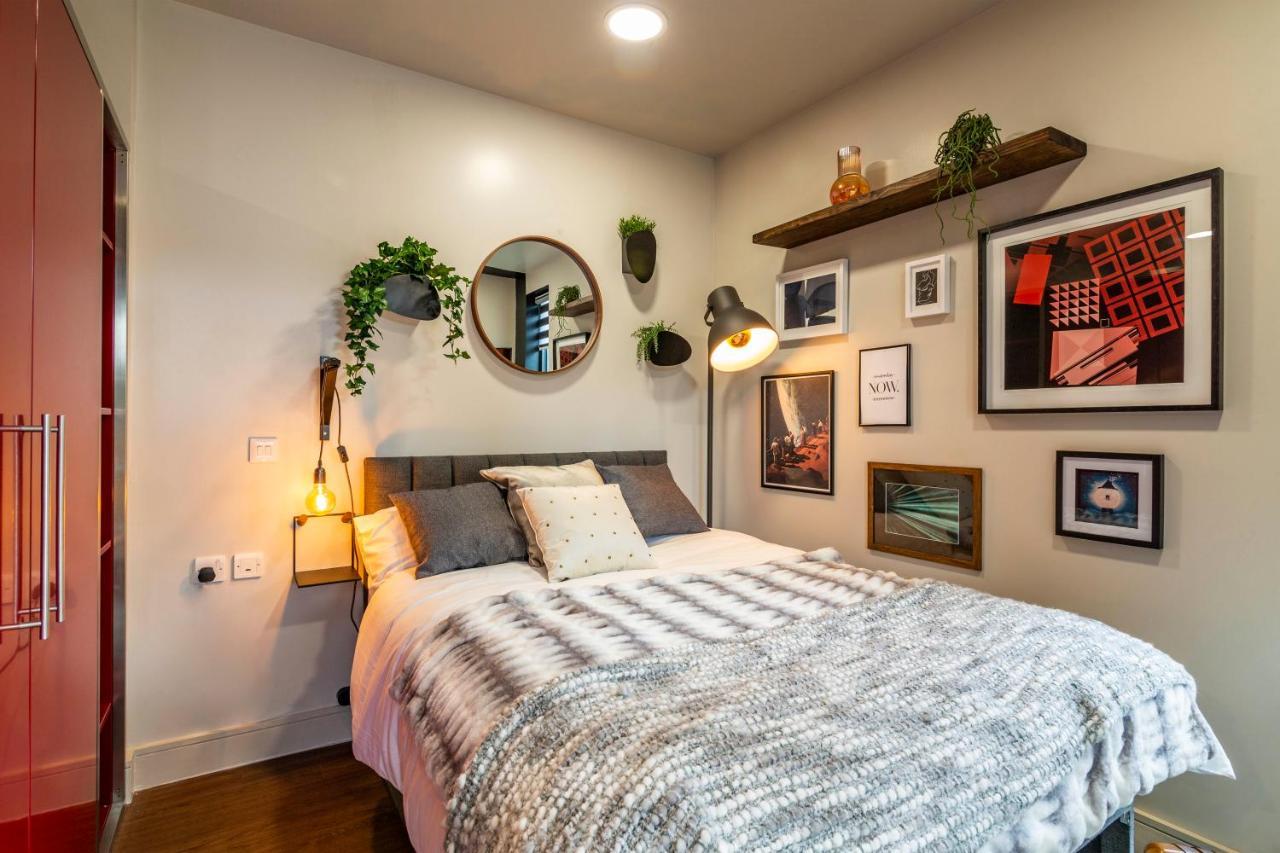 Romantic Getaway Studio Pods Close To City Centre With Free Wifi Derby Bagian luar foto