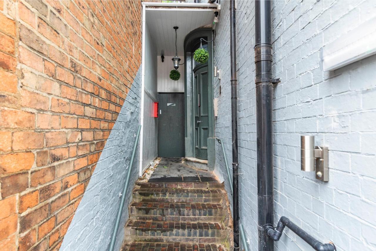 Romantic Getaway Studio Pods Close To City Centre With Free Wifi Derby Bagian luar foto